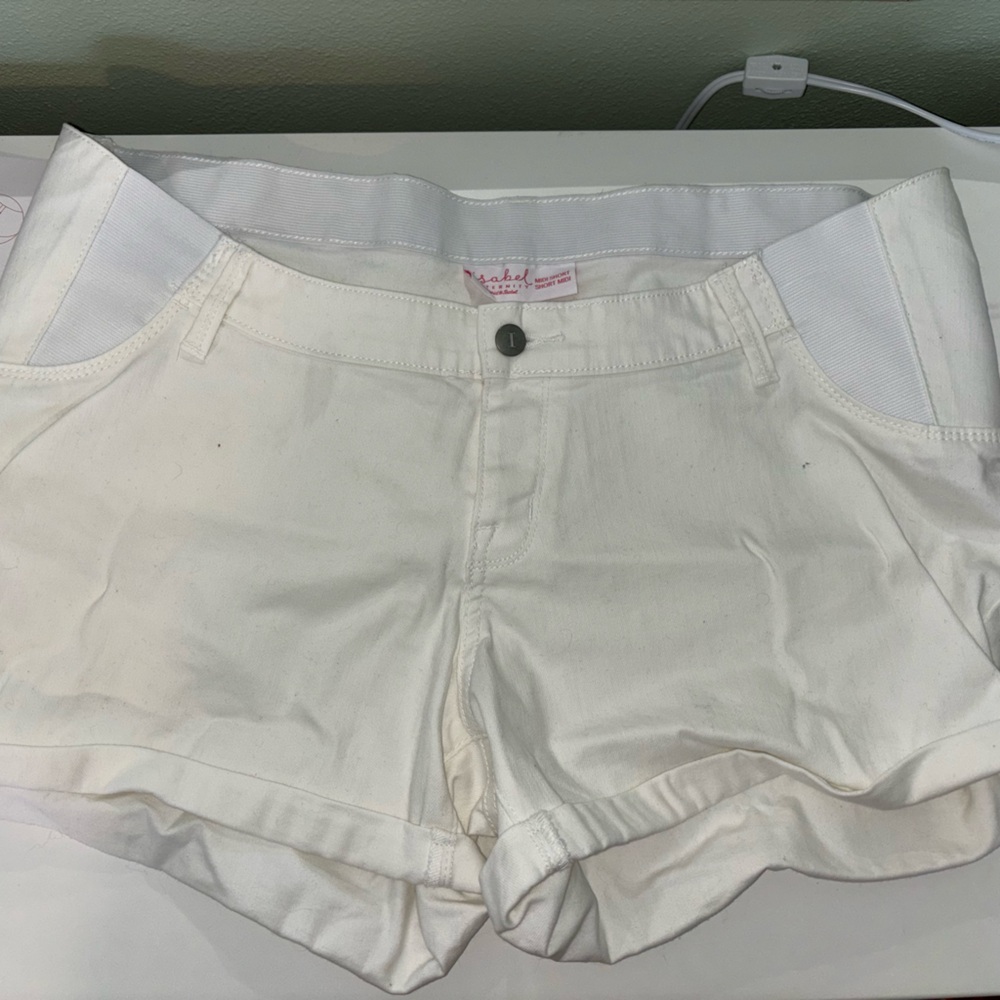Ingrid & Isabel maternity Jean Shorts